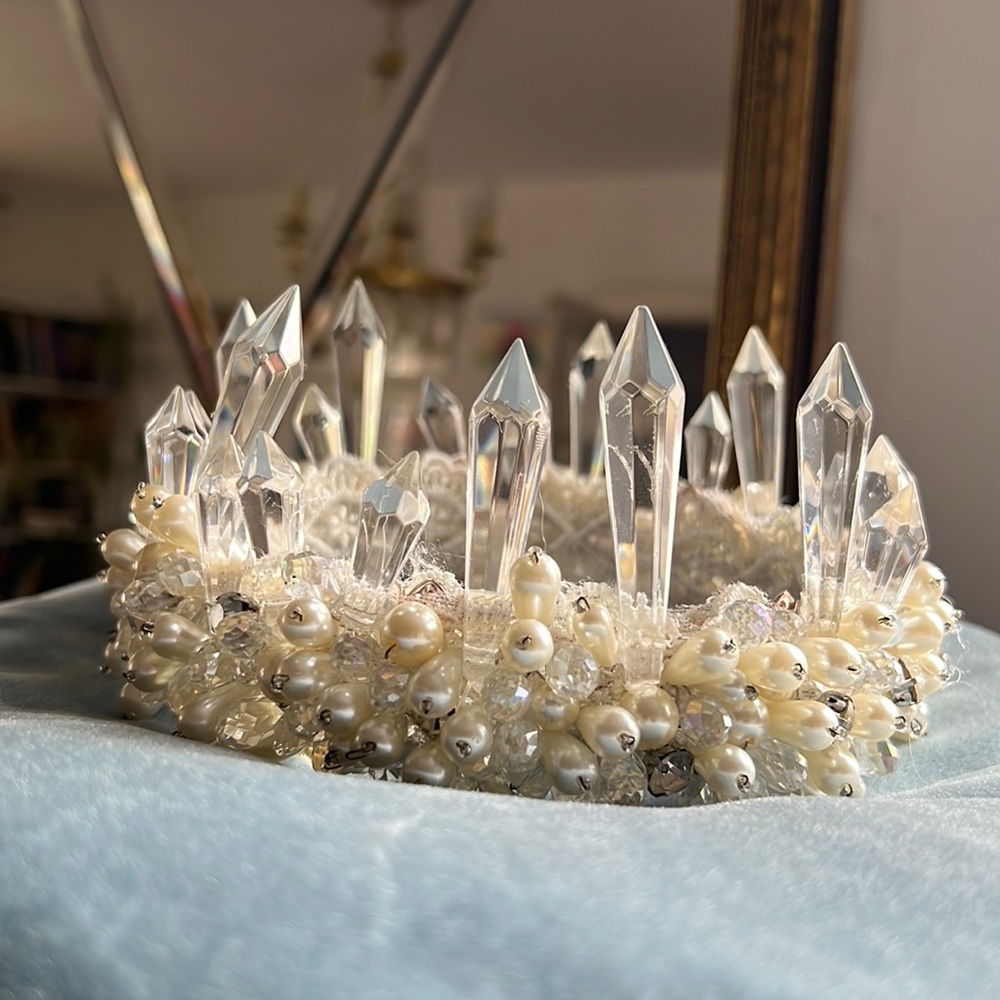 Crown / Princess/ Bride / Pearls and crystal crown 👑Brand New - Picture 2 of 15